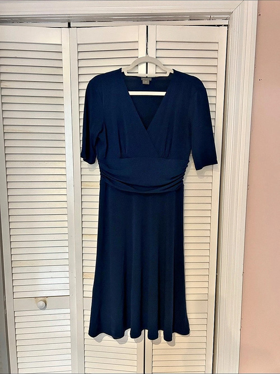Ann Taylor Dresses & Skirts - Ann Taylor Navy Midi Dress Like New